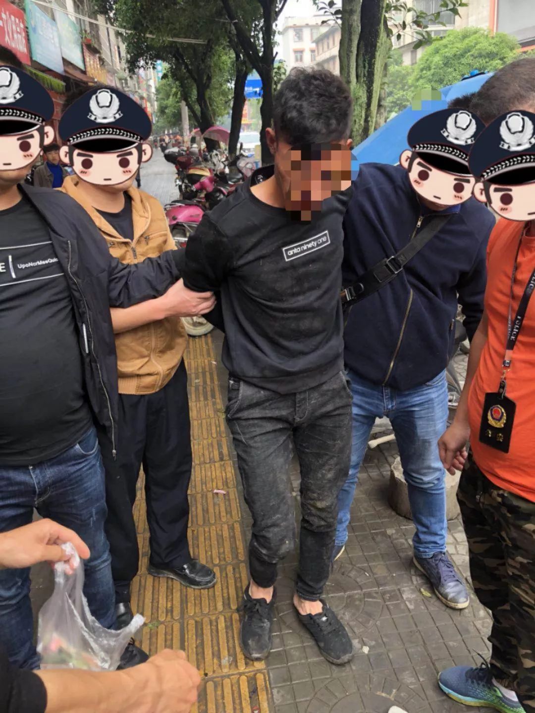 ROK8RJqAT5K4Ss.jpg